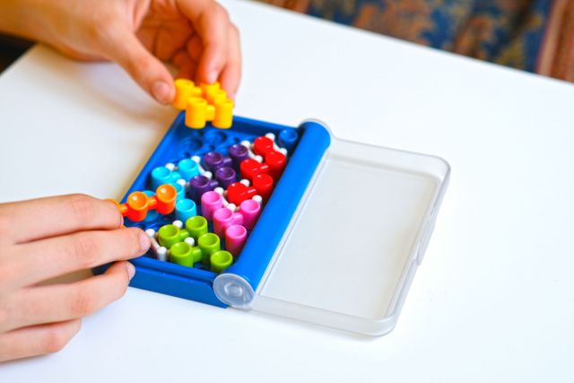 Educational toy bricks to help children improve their spatial visualization skills