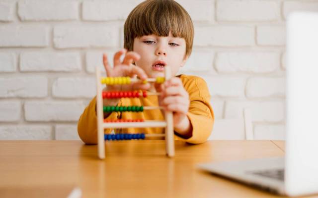 educational specialist can help with charts difficulty