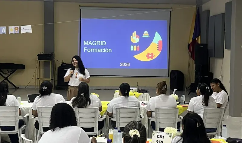 Magrid trainer presenting the 2026 Formación programme to a room of educators in Latin America